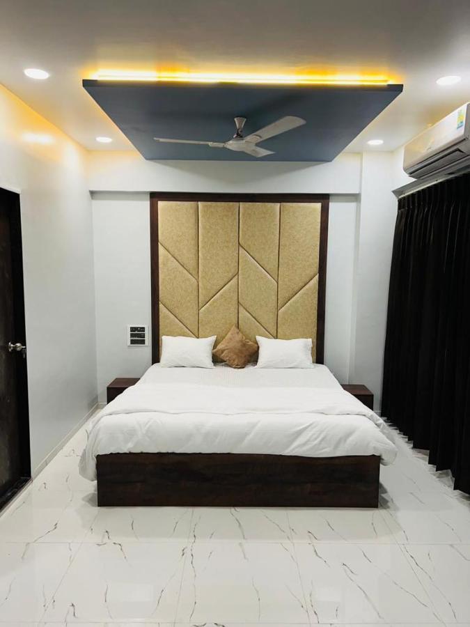 Hotel New City Light Surat Exterior photo