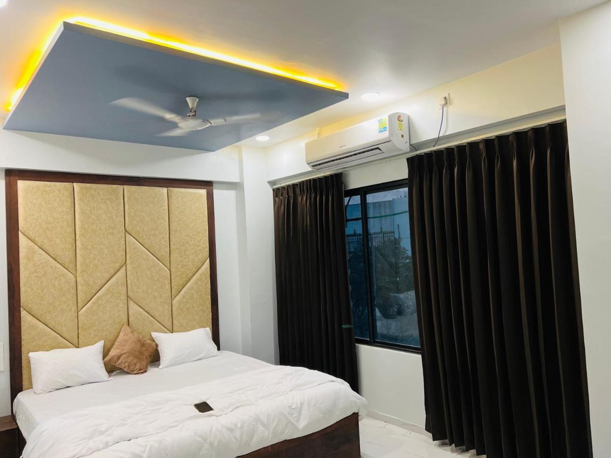 Hotel New City Light Surat Exterior photo