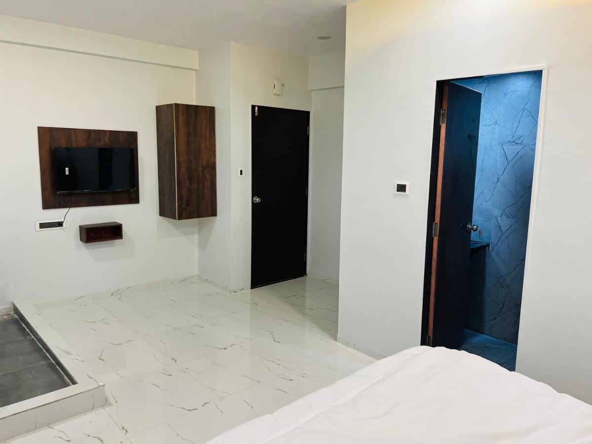 Hotel New City Light Surat Exterior photo